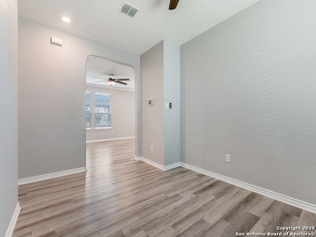 Listing photo id 10 for 8281 Assumption