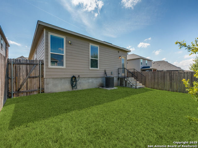 Listing photo id 22 for 8281 Assumption