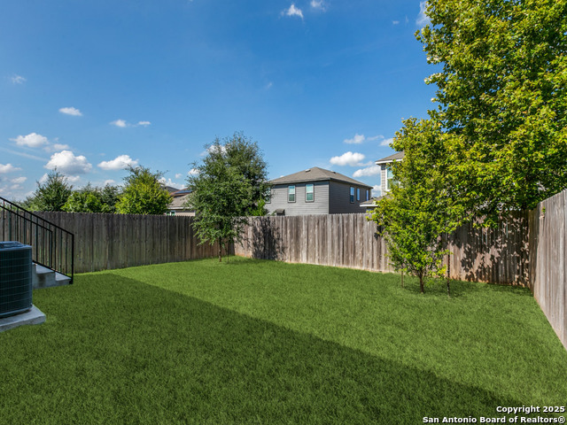 Listing photo id 23 for 8281 Assumption