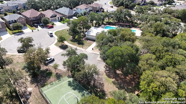 Listing photo id 27 for 8281 Assumption