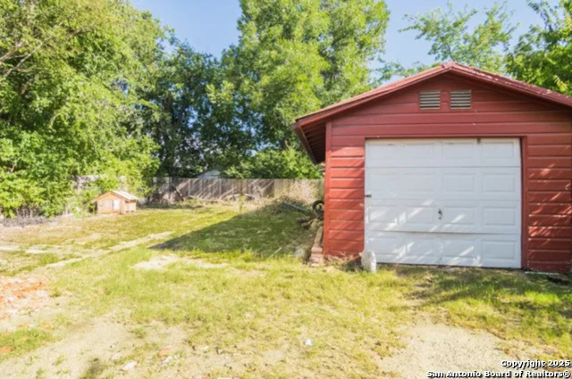 Image 14 of 17 For 127 Kaine  