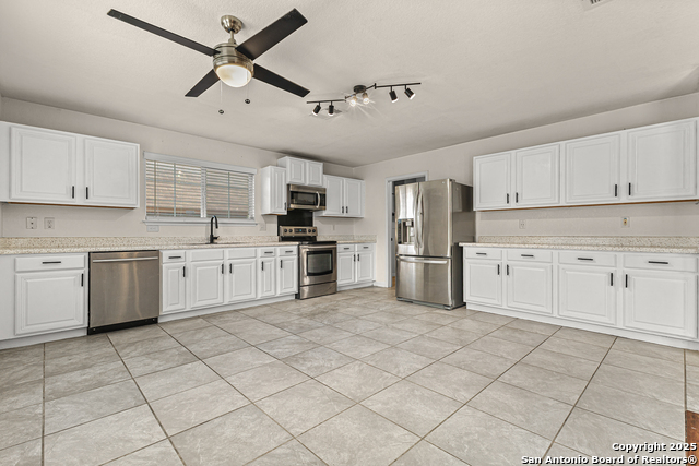 Image 14 of 29 For 10426 Manor Crk