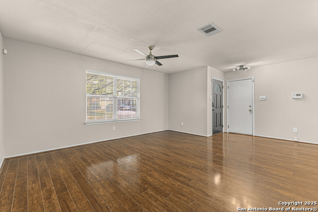 Image 7 of 29 For 10426 Manor Crk