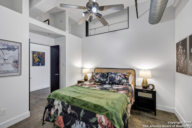 Listing photo id 9 for 831 Flores St S 2310
