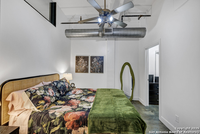 Listing photo id 10 for 831 Flores St S 2310