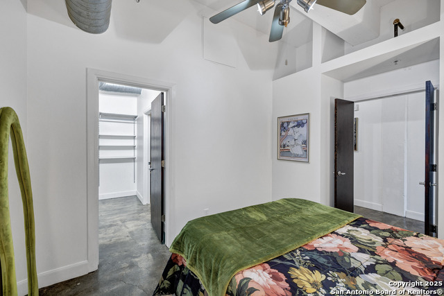 Listing photo id 11 for 831 Flores St S 2310