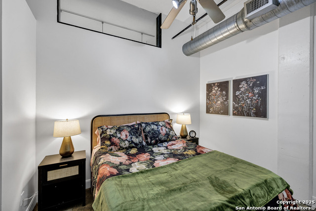 Listing photo id 12 for 831 Flores St S 2310