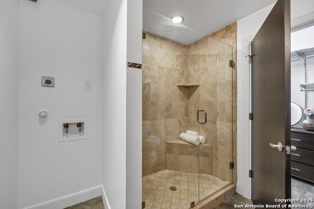 Listing photo id 14 for 831 Flores St S 2310