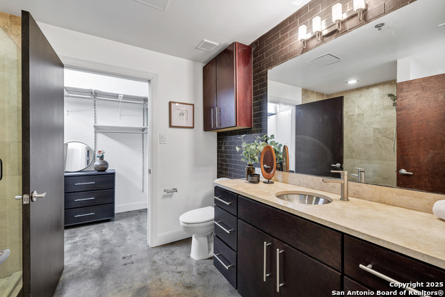 Listing photo id 16 for 831 Flores St S 2310