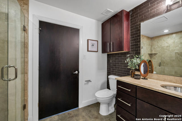 Listing photo id 17 for 831 Flores St S 2310