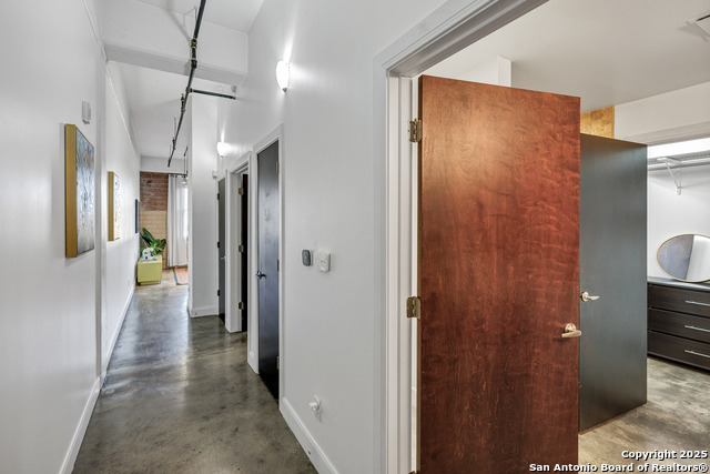 Listing photo id 20 for 831 Flores St S 2310