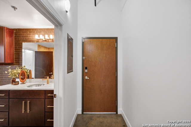 Listing photo id 21 for 831 Flores St S 2310