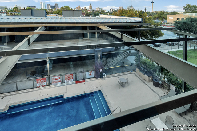 Listing photo id 22 for 831 Flores St S 2310