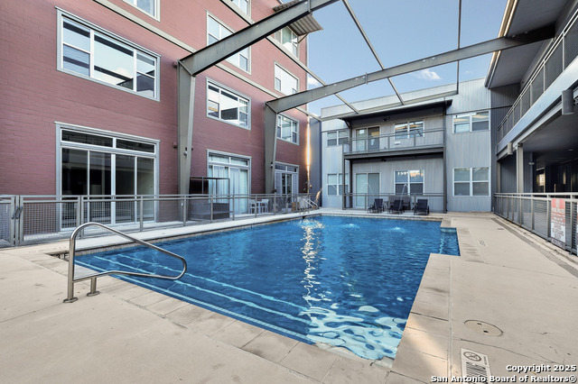 Listing photo id 23 for 831 Flores St S 2310