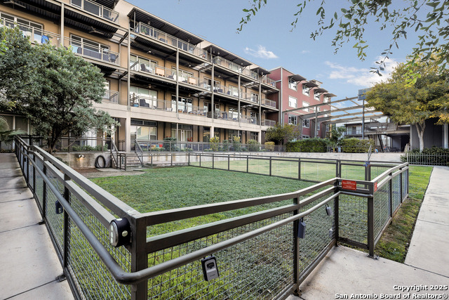 Listing photo id 27 for 831 Flores St S 2310