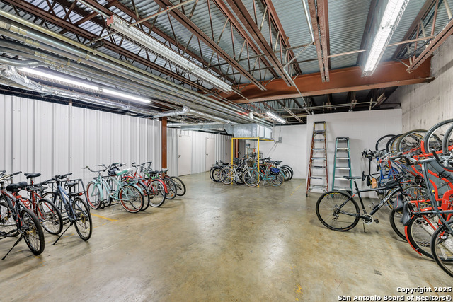 Listing photo id 29 for 831 Flores St S 2310