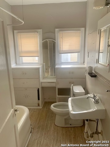 Image 6 of 7 For 1140 W Ashby Pl  1