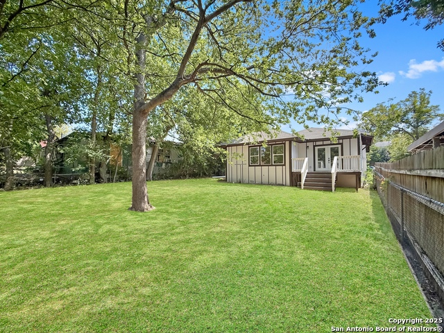 Listing photo id 20 for 419 Huisache W