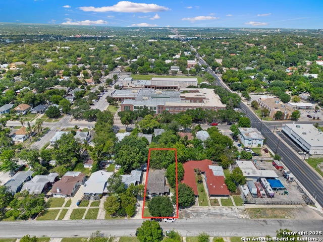 Listing photo id 25 for 419 Huisache W