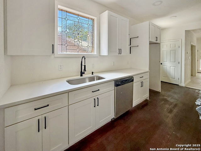 Listing photo id 4 for 419 Huisache W