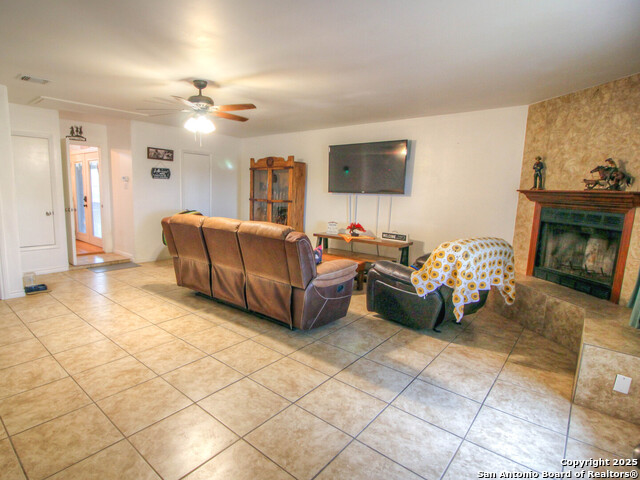 Image 14 of 49 For 213 Bluebonnet