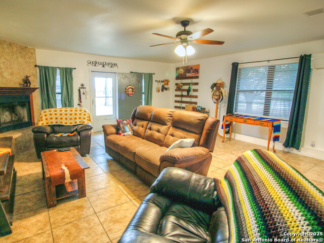 Image 15 of 49 For 213 Bluebonnet