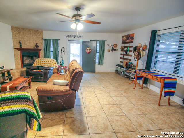 Image 16 of 49 For 213 Bluebonnet