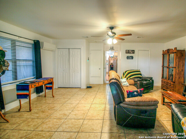 Image 17 of 49 For 213 Bluebonnet