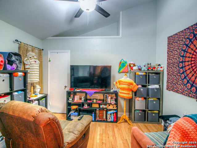 Image 18 of 49 For 213 Bluebonnet