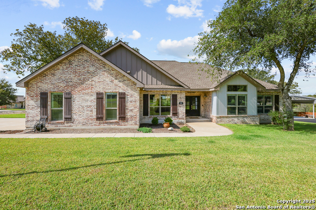 Details for 100 Ashton W, Floresville, TX 78114