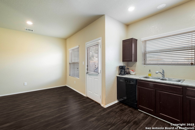 Image 11 of 31 For 8415 Blackstone