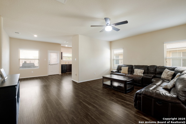 Image 3 of 31 For 8415 Blackstone