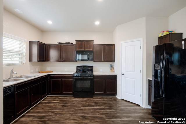 Image 9 of 31 For 8415 Blackstone