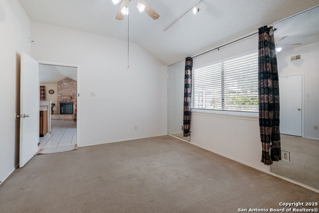 Listing photo id 15 for 7703 Forest Fern