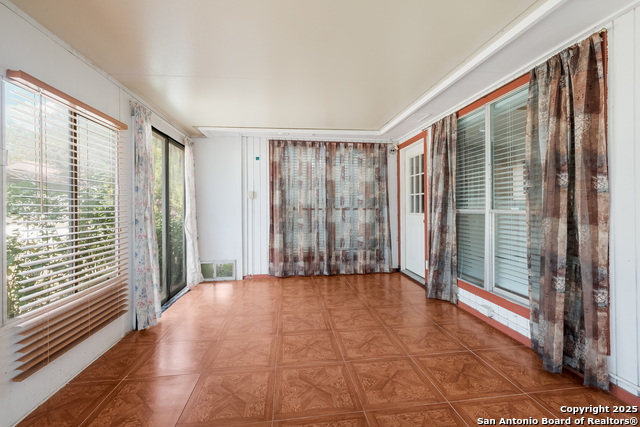 Listing photo id 25 for 7703 Forest Fern