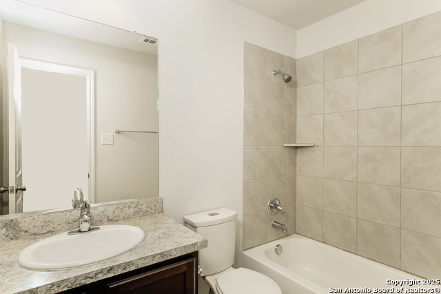 Listing photo id 8 for 2354 Applewhite Meadow