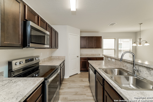 Listing photo id 2 for 2354 Applewhite Meadow