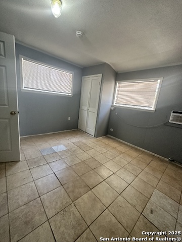 Listing photo id 2 for 105 Morrill Ave  A