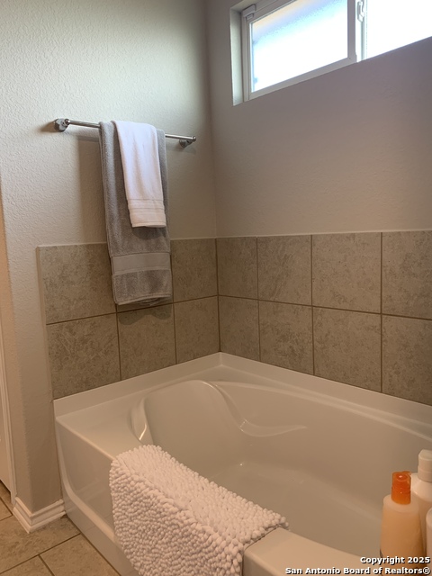 Listing photo id 11 for 7130 Pandora