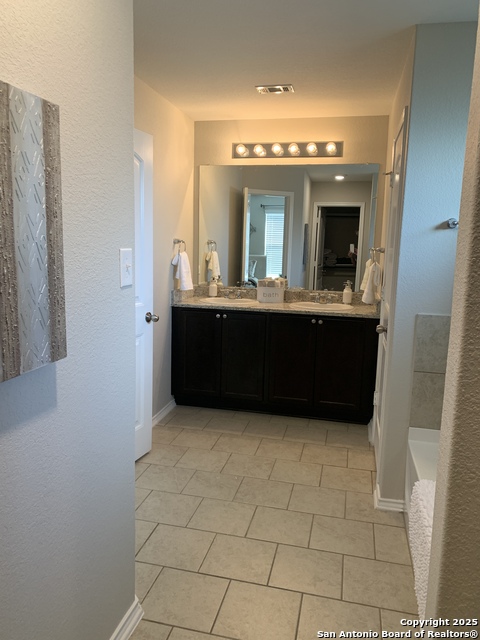 Listing photo id 12 for 7130 Pandora