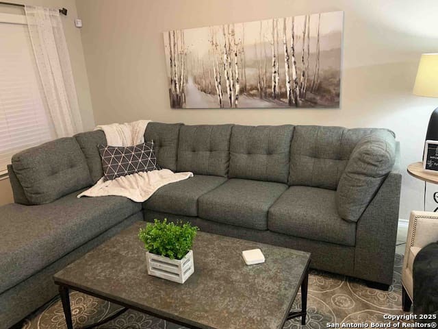 Listing photo id 4 for 7130 Pandora