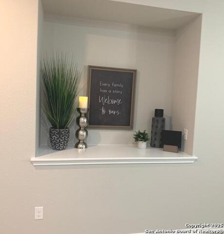 Listing photo id 5 for 7130 Pandora