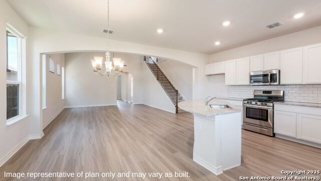 Listing photo id 4 for 21068 Millstream Bend