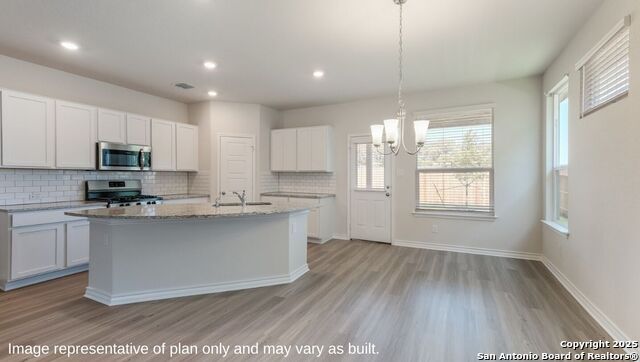 Listing photo id 5 for 21068 Millstream Bend