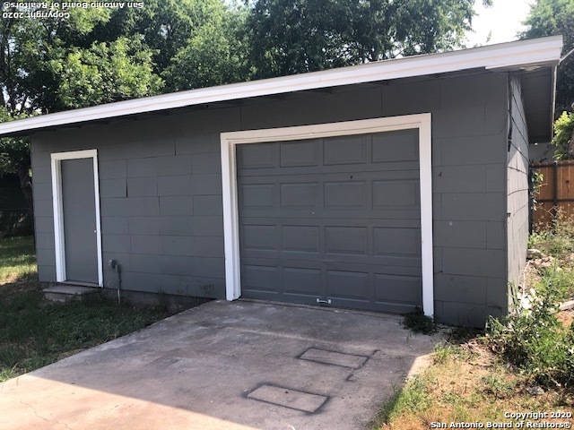 Image 12 of 26 For 411 Laddie Pl