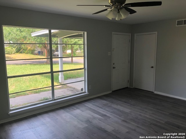 Image 6 of 26 For 411 Laddie Pl