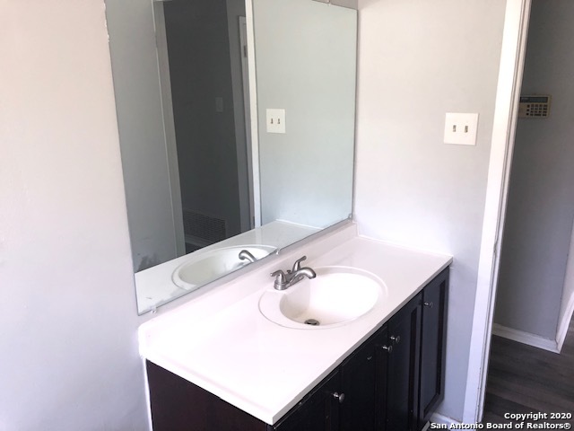 Image 8 of 26 For 411 Laddie Pl