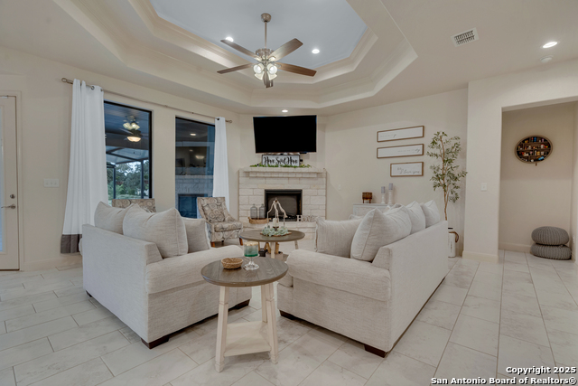 Image 10 of 50 For 300 Abrego Lake