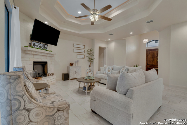 Image 11 of 50 For 300 Abrego Lake