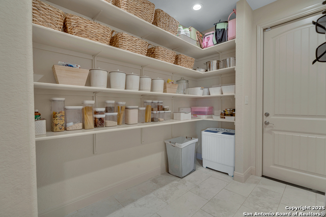 Image 20 of 50 For 300 Abrego Lake